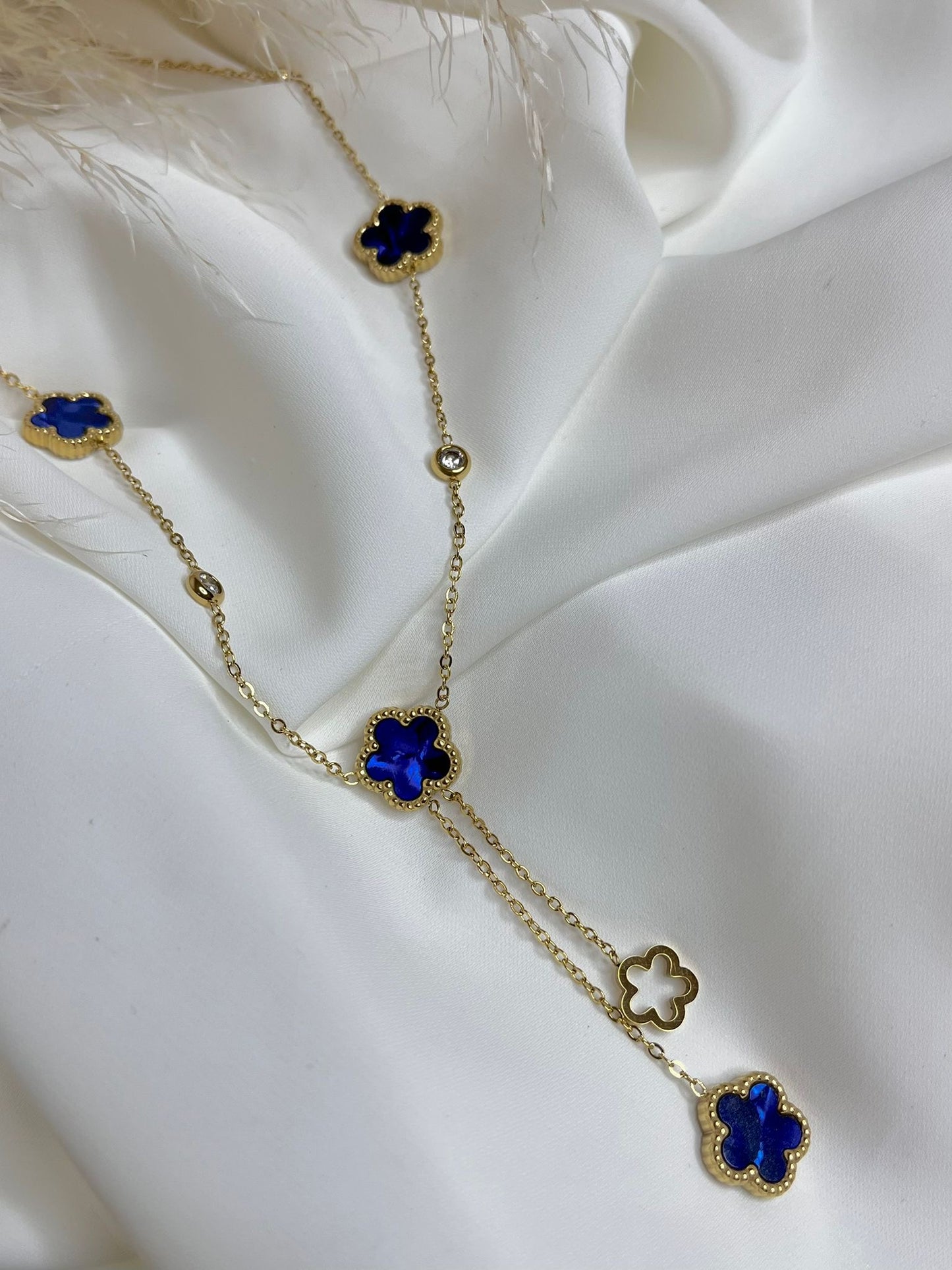 Collier trèfle bleu