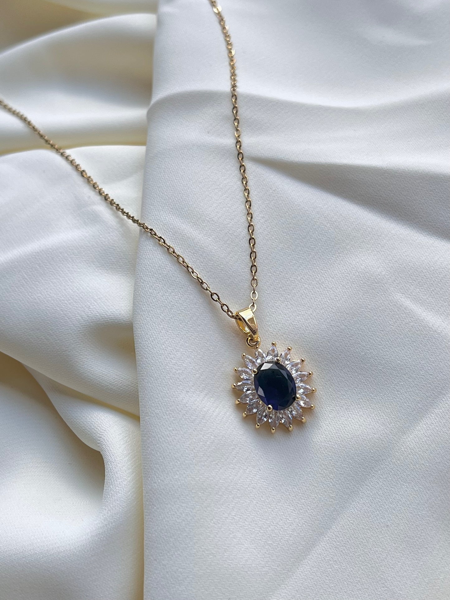Collier saphir (bleu marine)
