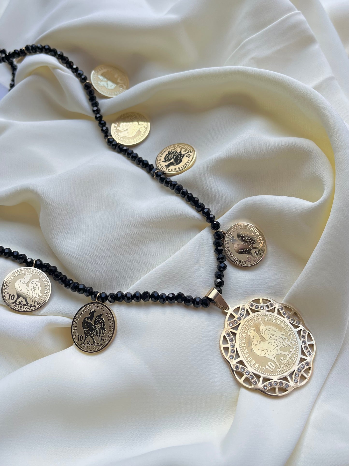 Collier long (setoir) à perles noires