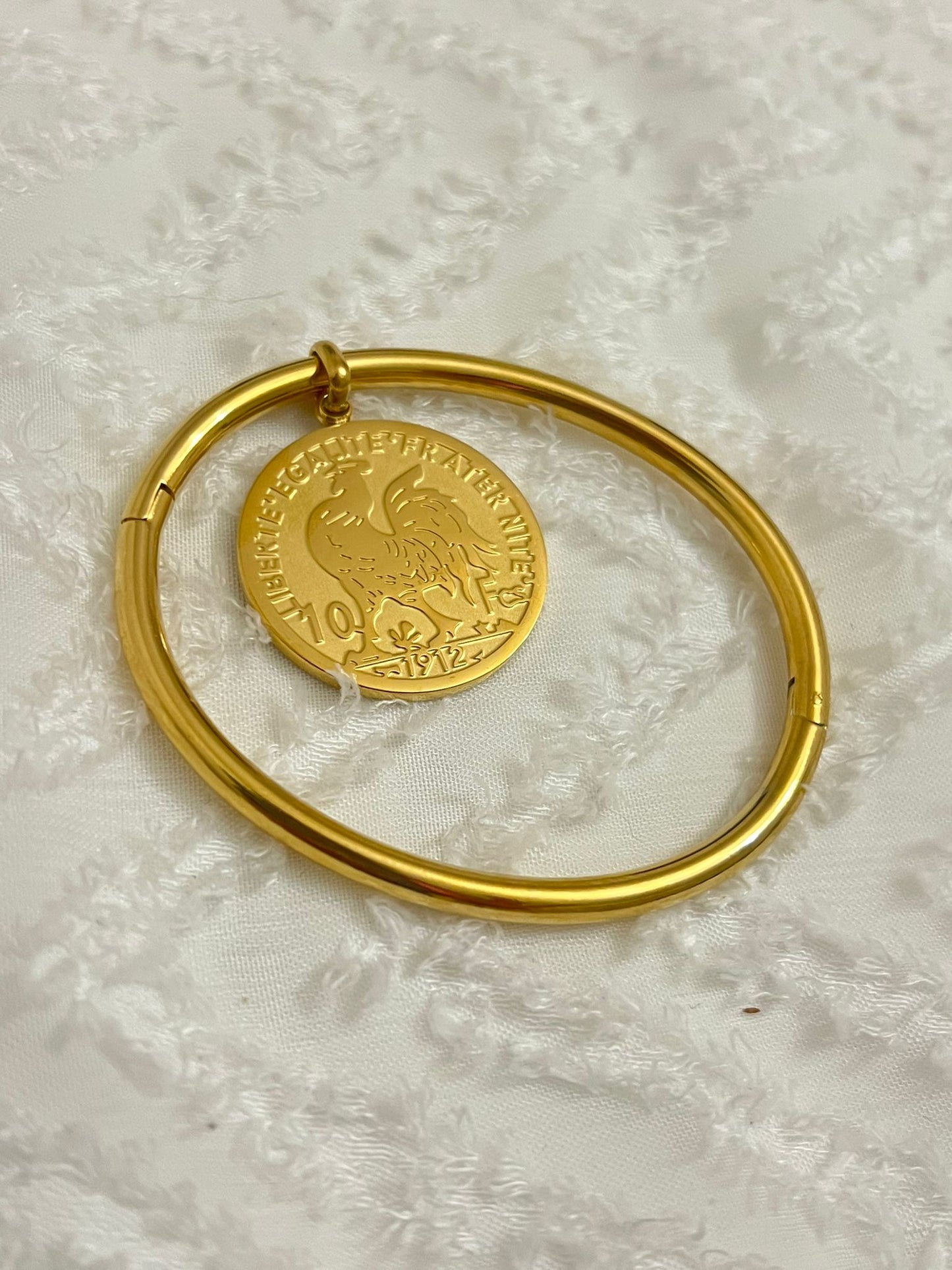 BRACELET