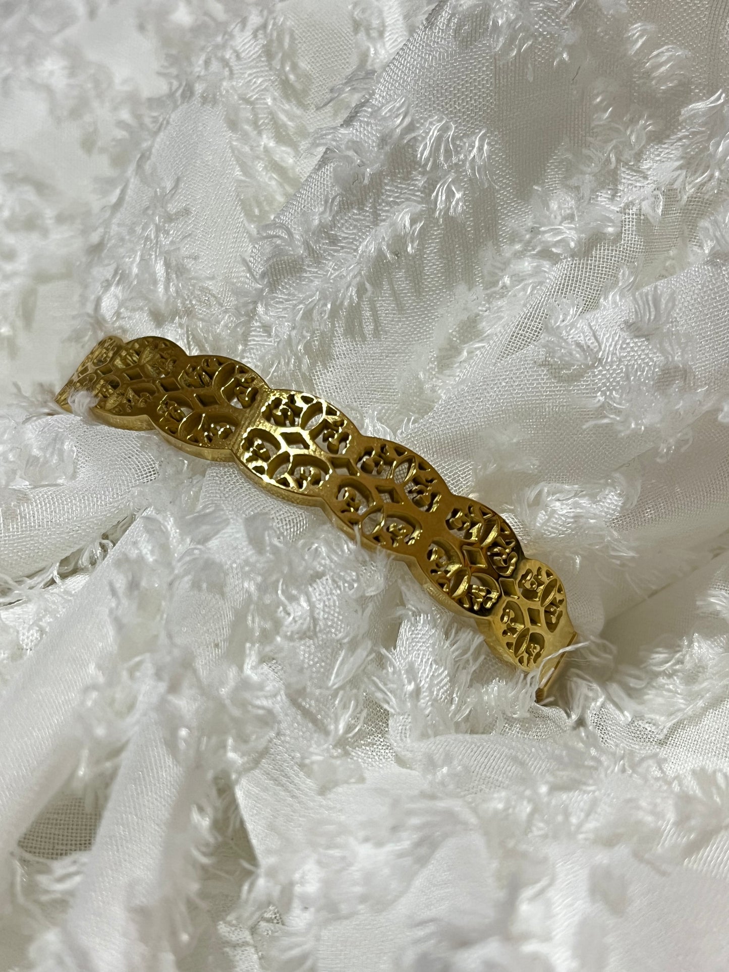 BRACELET
